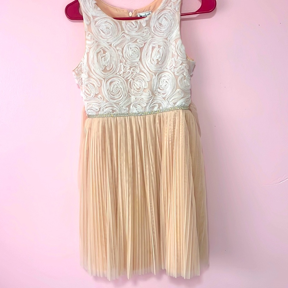 This is Emily west dress it’s very formal and it’s cute it’s small one me it’s S